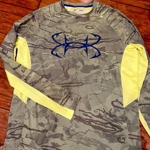 Under Armour heat gear long sleeve shirt size M.
